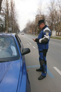 Slika MUP-ILUSTRACIJE-NOVA GALERIJA/PROMETNI POLICAJCI/prometni_policajac02.jpg